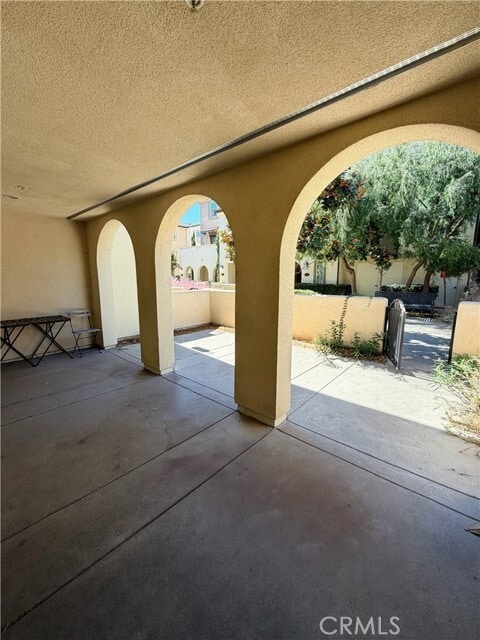 Building Photo - 818 Santa Fe Ave