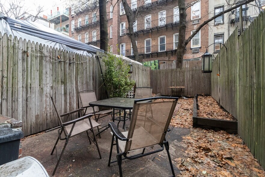 Building Photo - 1540-1552 1st Avenue-SI ID1032061P