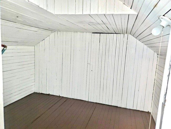 Building Photo - 2108 Robert St