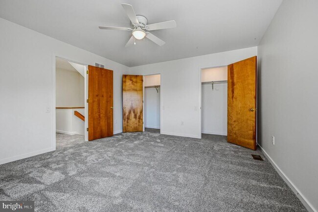 Building Photo - 207 Steeplechase Cir