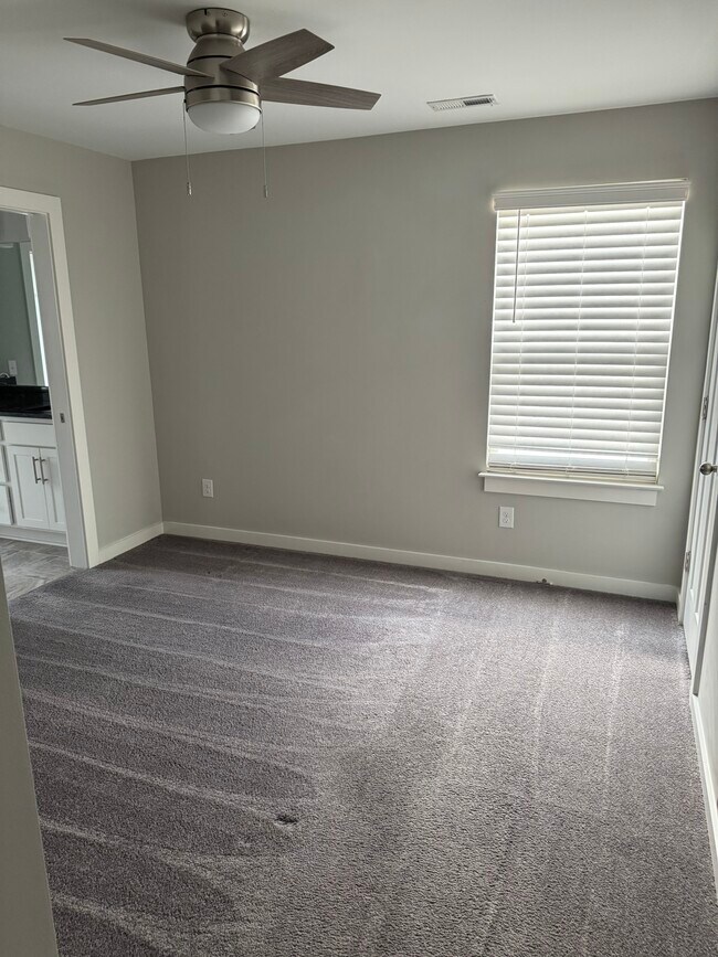 Building Photo - 689 Hickory Industrial Dr