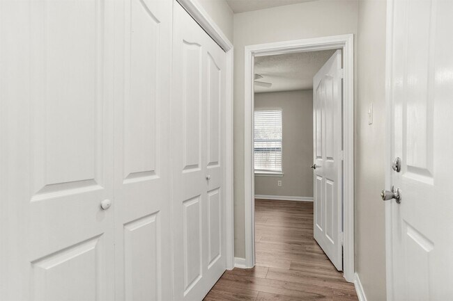 Building Photo - 32102 Decker Oaks Dr