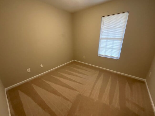 Building Photo - Ready to view! 3 bedroom, 2 bath Brick home in High Point near I-74