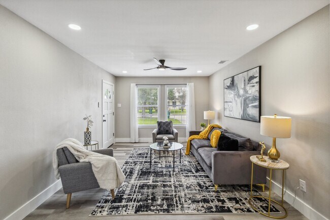 Building Photo - 1000 W Thomas Ave