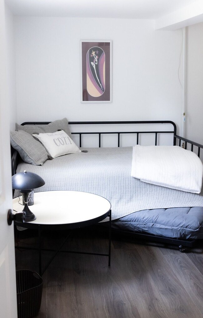 Building Photo - 2919 Elm St