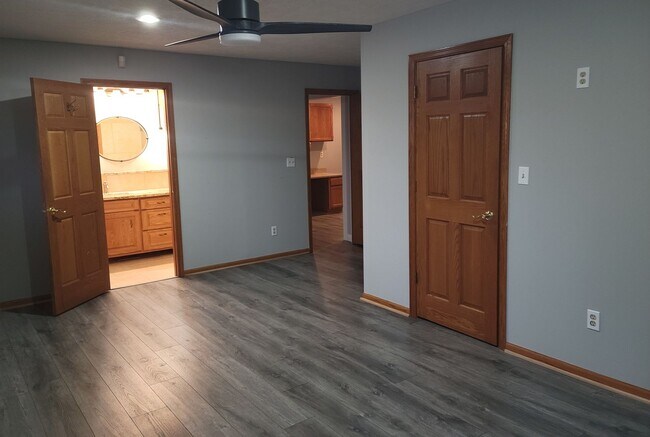 Building Photo - 3-Bedroom/2.5-Bath, Great Neighborhood