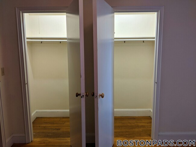 Building Photo - 550 Belmont St