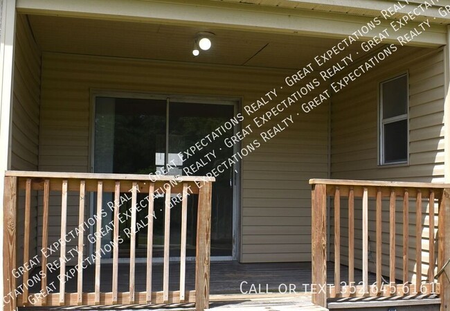 Building Photo - 2 Bed 1 Bath Apartment at Timberland Apart...