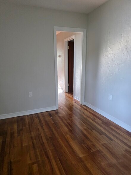 Building Photo - 1734 W Tharpe St