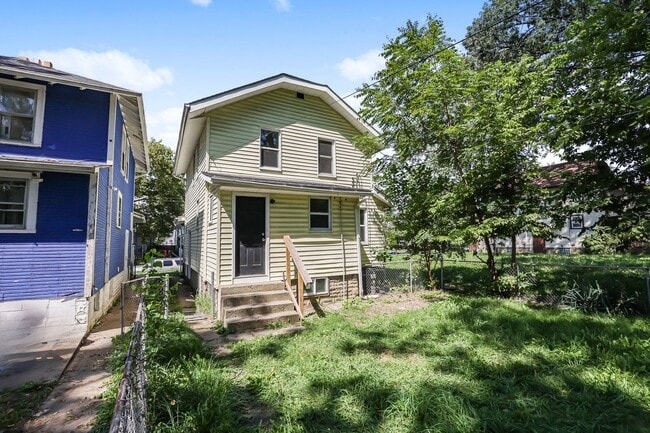 Building Photo - 450 S Terrace Ave