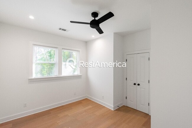 Building Photo - Stunning New Renovation in Midtown