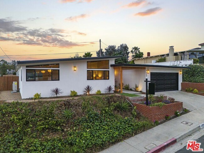 Building Photo - 4600 Don Quixote Dr