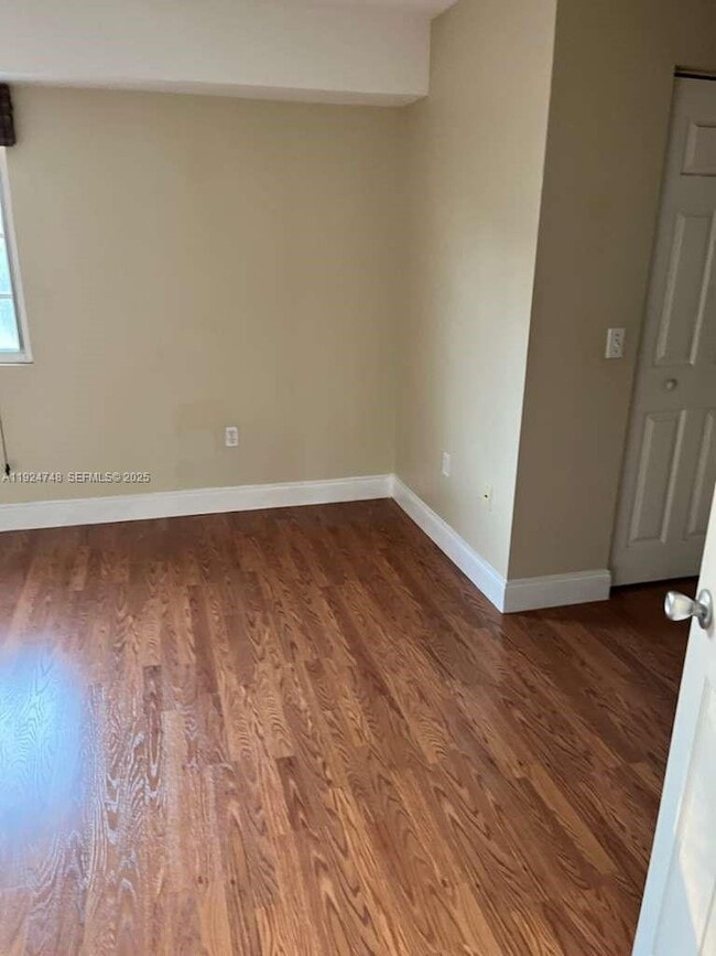 Building Photo - 2891 NE 185th St