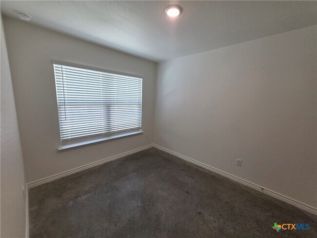 Building Photo - 1222 Concord Dr