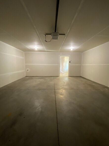 2 Car Garage - 1551 Gunston Dr