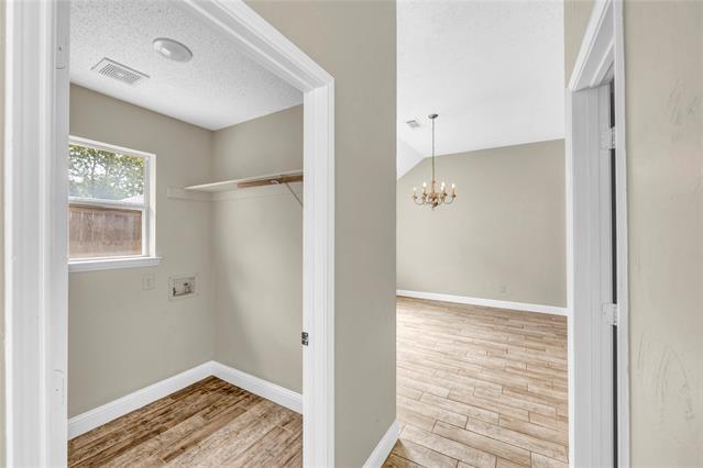 Building Photo - 900 Doral Cir