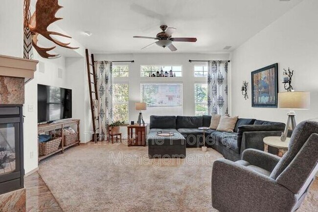 Building Photo - 2030 Silver Creek Dr