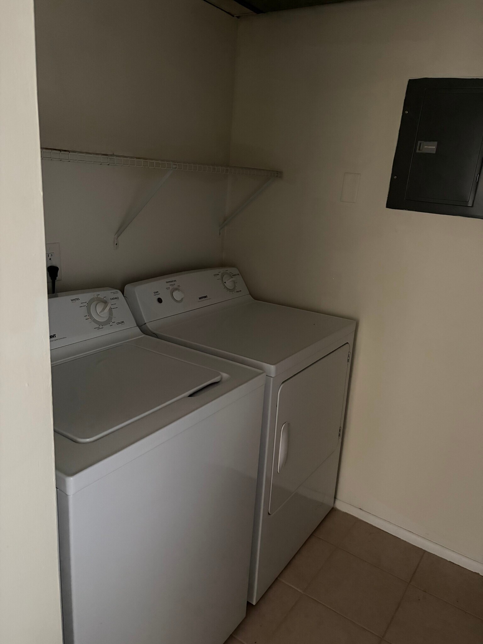 Building Photo - 706 The Woods