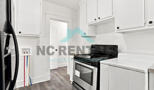 Building Photo - 1309 Carolina St E