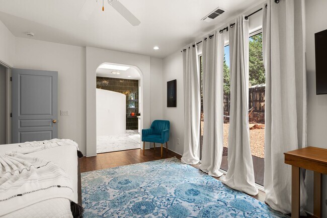 Building Photo - 630 Mountain Shadows Dr