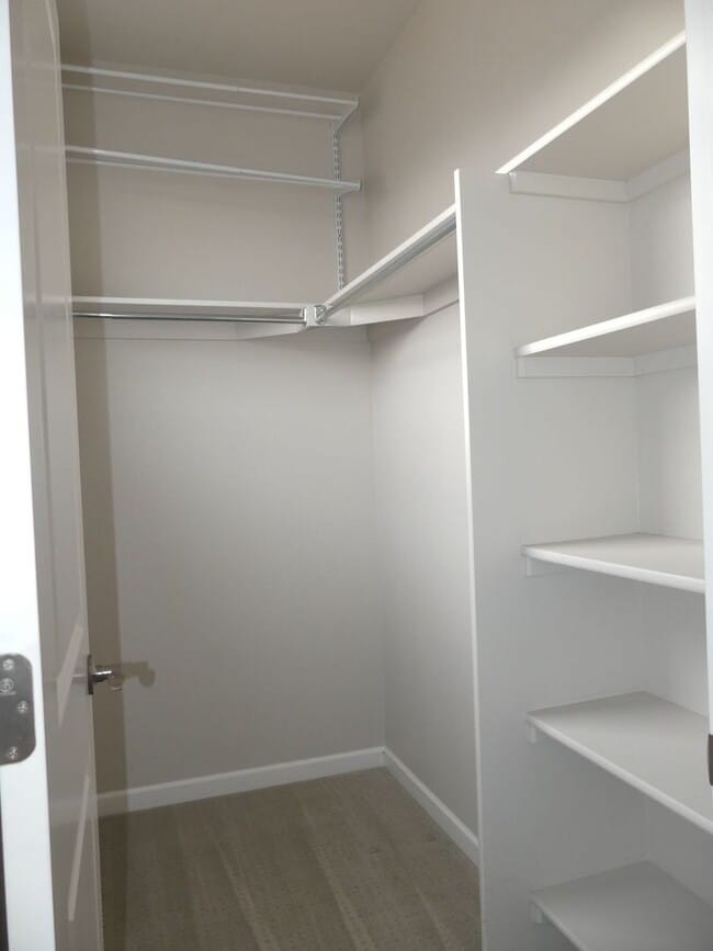 Building Photo - 3 Bedrooms! Close to the Mountains! 2 Car ...