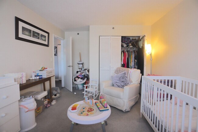 Building Photo - 700 1st St