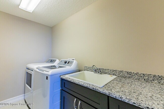 Building Photo - 1025 Jimmy Buffett Mem Hwy