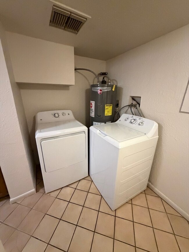 Building Photo - Cntrally Located 4 bedroom home