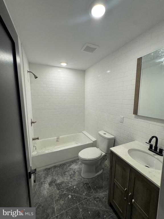 Building Photo - 807 S 57th St