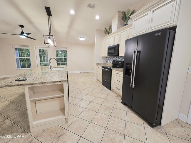 Building Photo - 603 Diamonte Cir