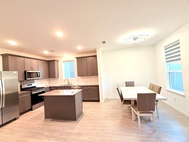 Building Photo - 24619 Applewood Crst Ln