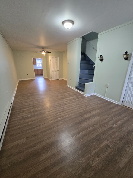 Building Photo - 2704 Pratt St