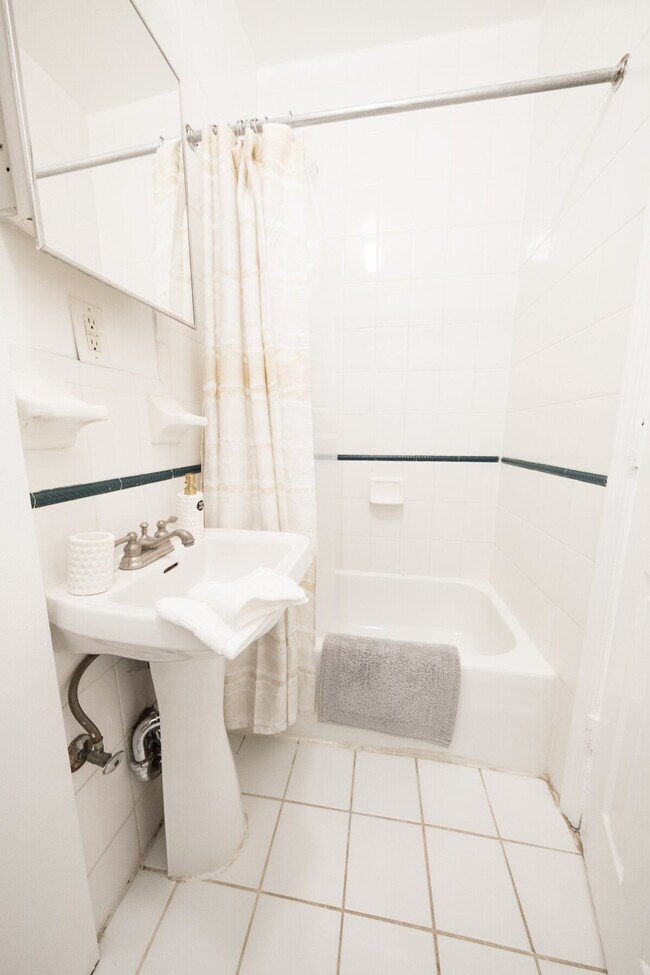 Building Photo - 317 E 75th St