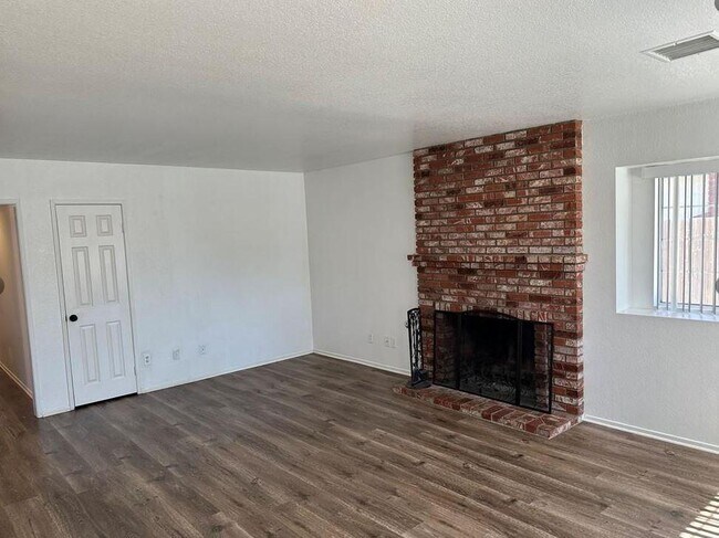 Building Photo - 13027 Gridley St