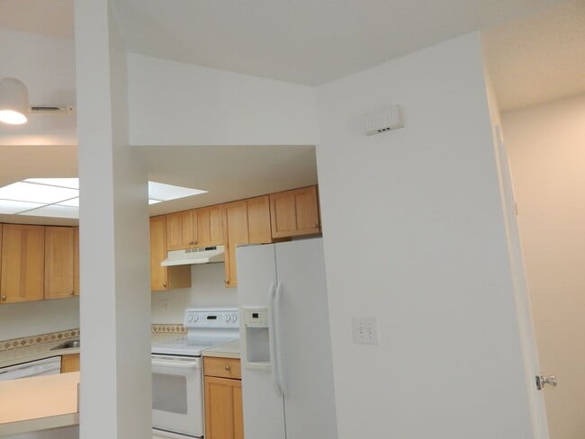 Building Photo - Spacious 2 Bedroom and 2 Full Bath Condominium