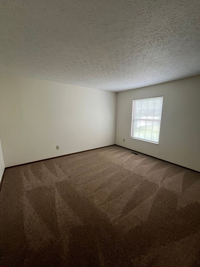 Building Photo - 8795-8797 Creve Coeur Lane