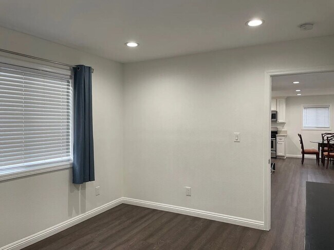 Building Photo - 11091 Violet Dr