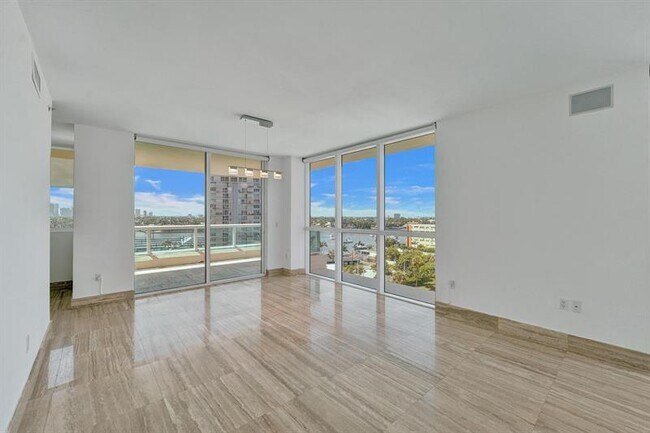 Building Photo - 101 S Fort Lauderdale Beach Blvd