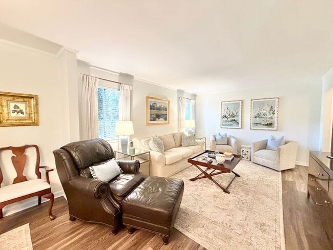 Building Photo - 490 Strathy Hall Dr