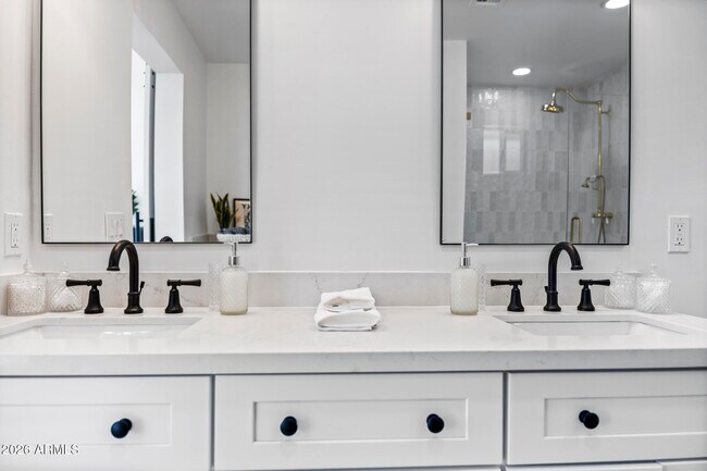 Building Photo - 8513 E Indianola Ave