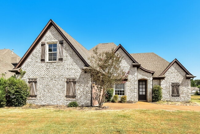 Building Photo - 1302 Heritage Dr S