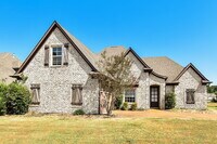 Building Photo - 1302 Heritage Dr S