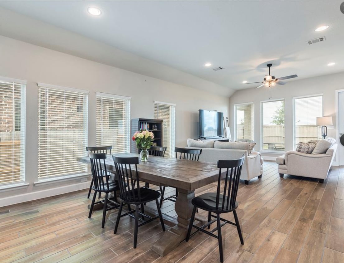 Building Photo - 114 Chinaberry Bnd