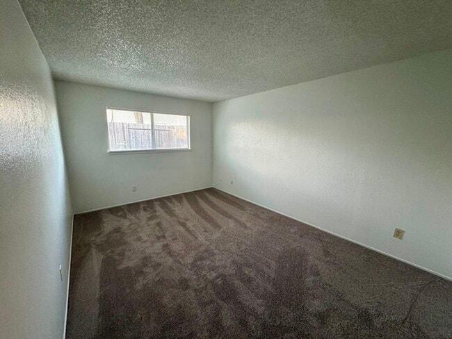 Building Photo - Charming & Cozy Duplex ? 2 Bedroom, 1 Bathroom for Rent!