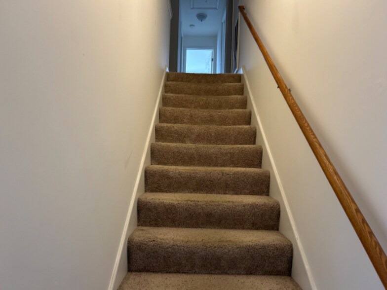 Building Photo - 1804 Lincoya Bay Dr