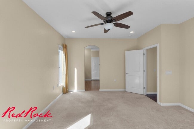 Building Photo - Sun River 2 Bedroom Home with Bonus Den! First Class Amenities!