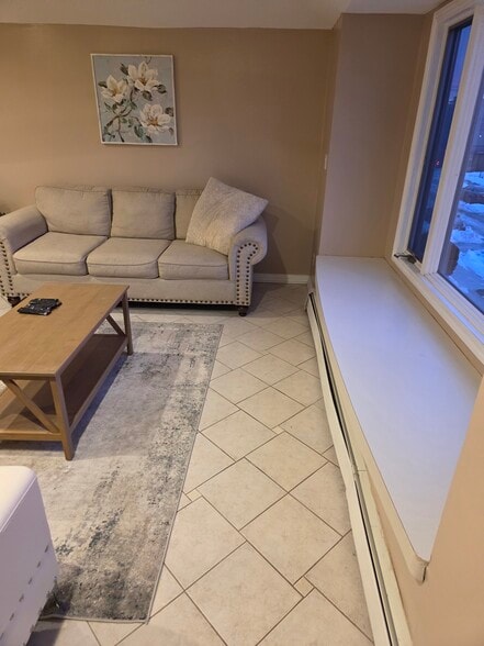 Windows seat - 15633 94th St