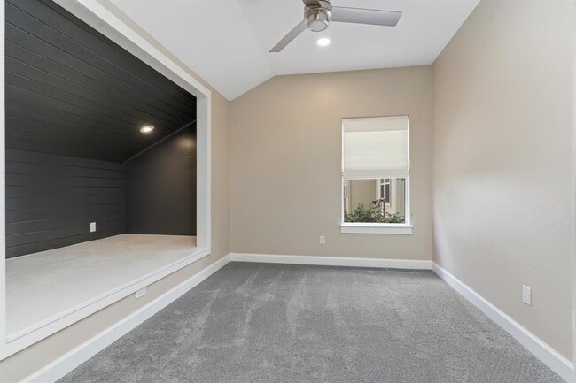 Building Photo - 10101 Twin Lake Loop