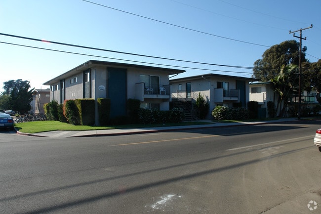 Primary Photo - 825 Embarcadero Del Norte