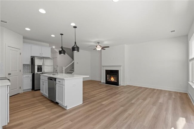 Building Photo - 2527 Riverside Rd